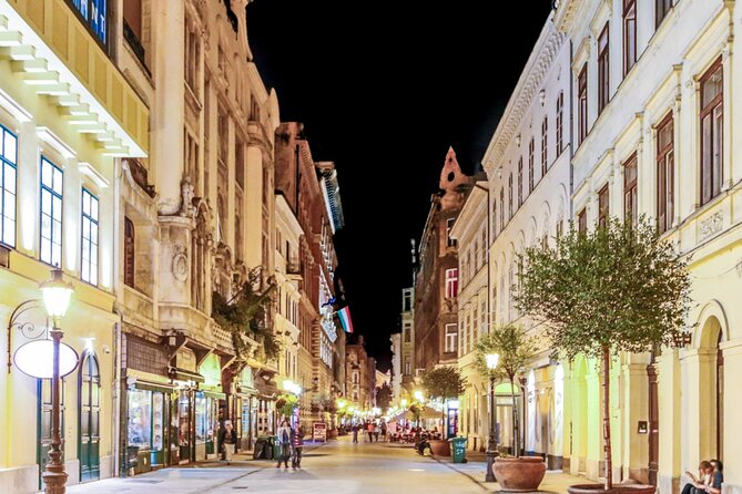 Budapest Ghost Quest: Self-Guided Haunted City Adventure - Starting with legends at Heroes’ Square