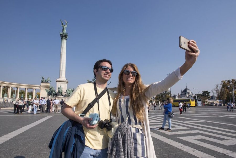 Budapest: Grand City Tour with Parliament Visit - Heroes’ Square and Hungary’s royal past