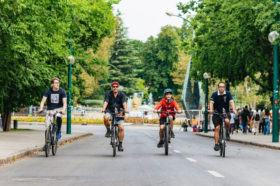 Budapest: Grand Sightseeing Bike Tour - Why a bike is a smart way to meet Budapest