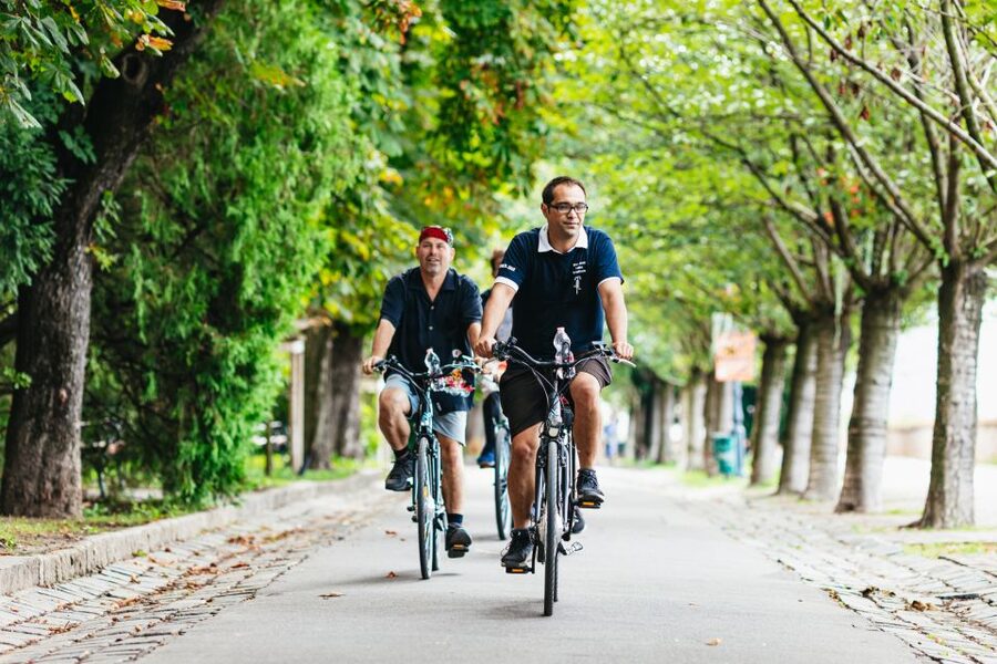 Budapest: Grand Sightseeing Bike Tour - Back to the river and out to Margaret Island