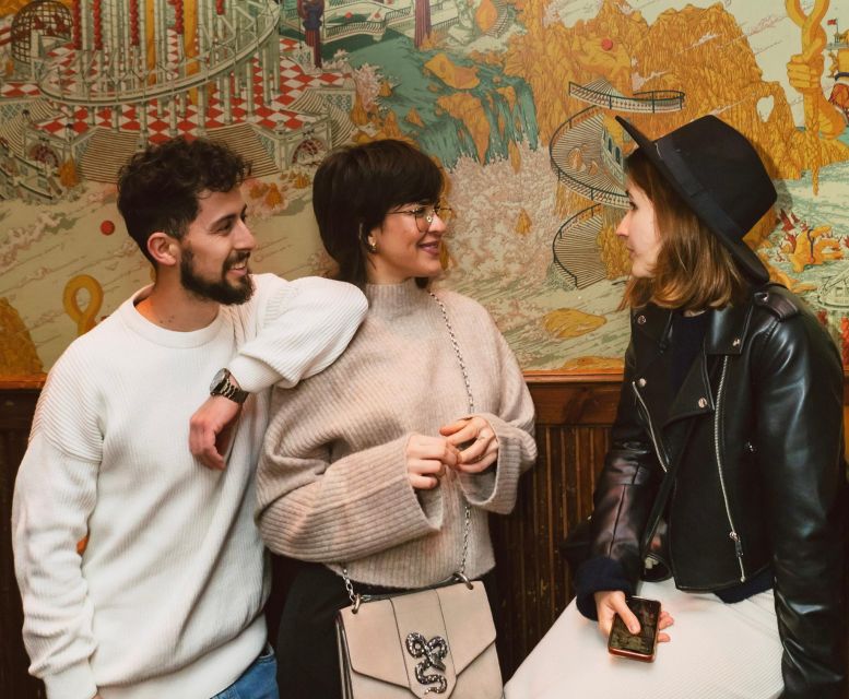Budapest: Guided Bar Crawl Walking Tour - A Budapest night that starts with history