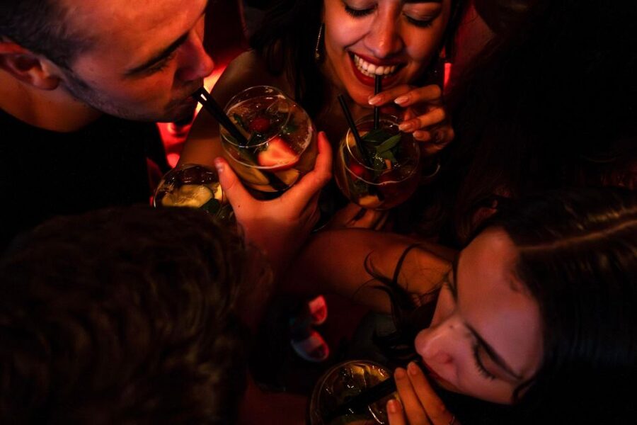 Budapest: Guided Bar Crawl Walking Tour - Wesselényi utca 21 and the local drinks lesson