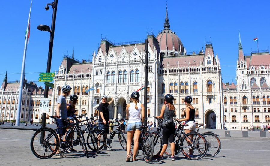 Budapest: Guided City Tour by E-Bike - Heroes’ Square and City Park on the 4-hour route