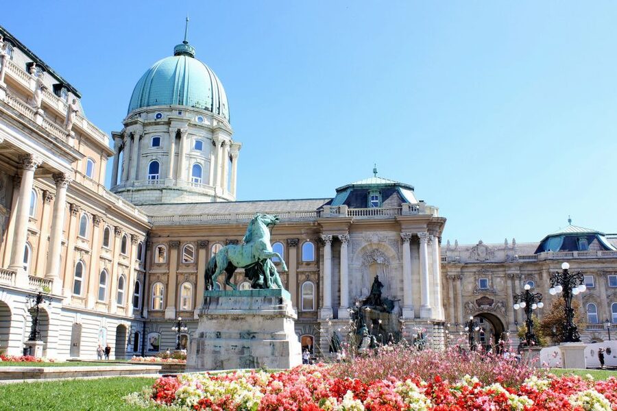 Budapest: Guided City Tour by E-Bike - Coffee, cake, and the climb to Buda Castle