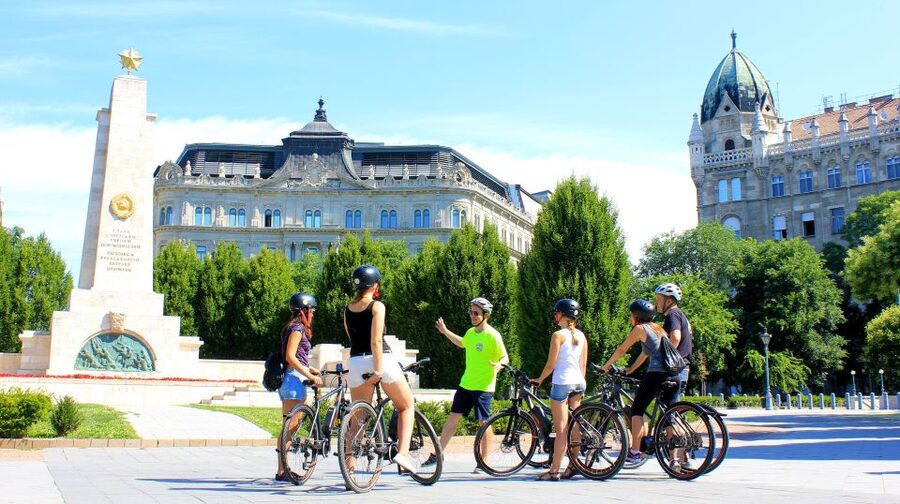 Budapest: Guided City Tour by E-Bike - Downhill to the Danube Promenade and Pest