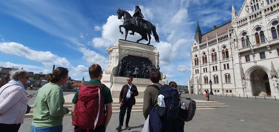 Budapest: Guided City Walking Tour in Buda and Pest - Why this Pest-to-Buda route works