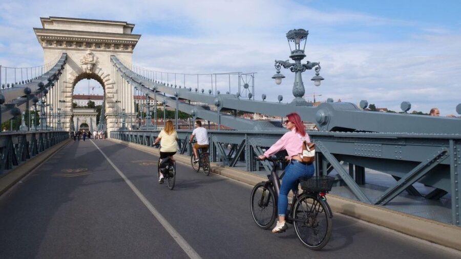 Budapest: Guided E-Bike Sightseeing Tour - Key points at a glance
