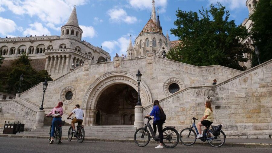 Budapest: Guided E-Bike Sightseeing Tour - Reaching Citadella for the big city view