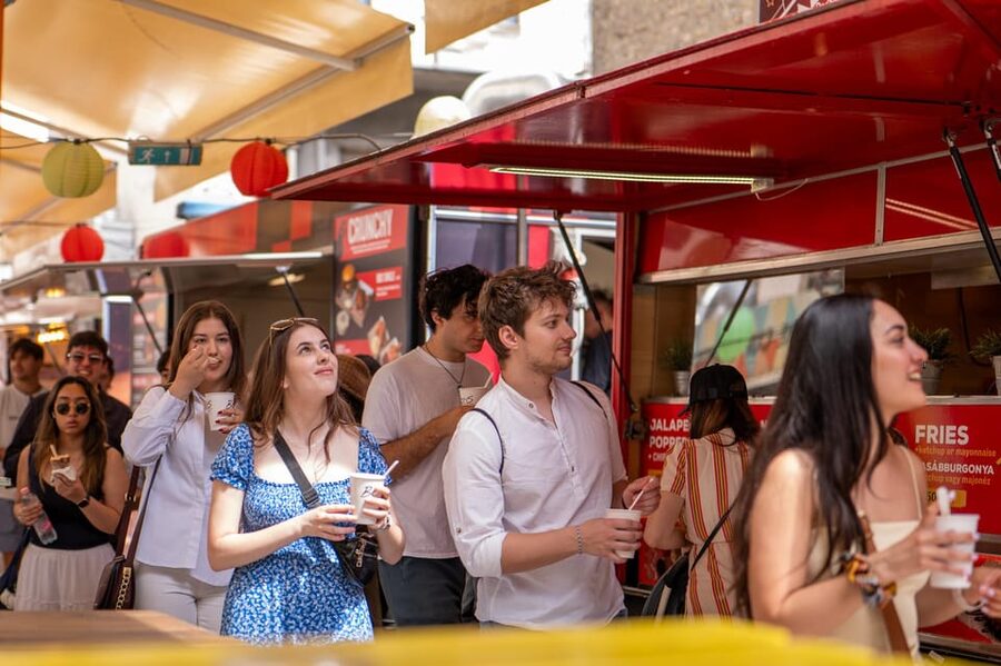 Budapest: Guided Food Tour with Wine, Beer, and Shots - Sit-down Hungarian dishes and Jewish-Hungarian pastry