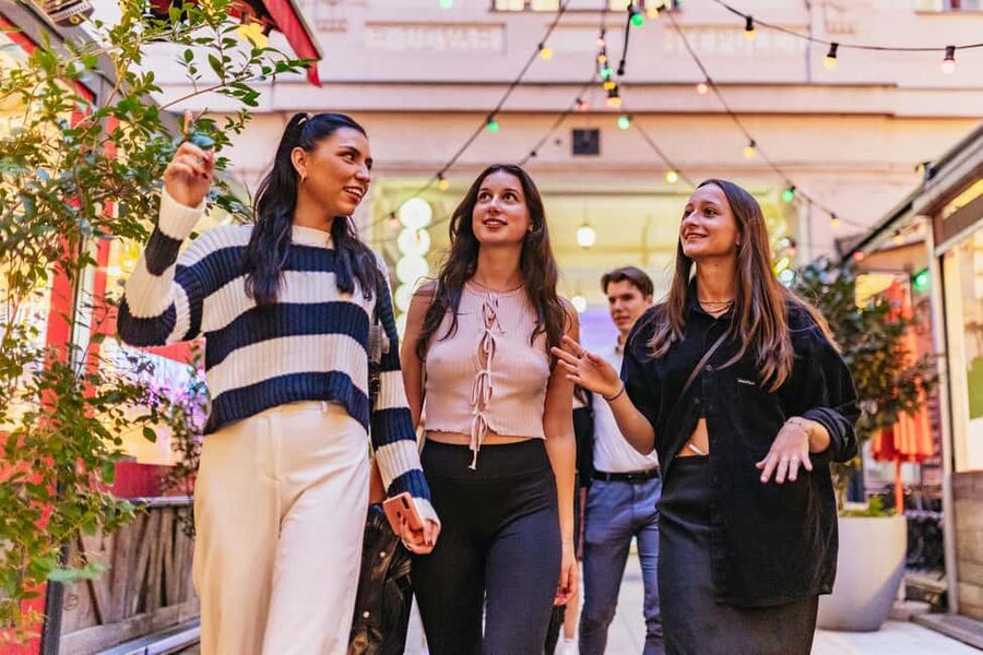 Budapest: Guided Foodie Walking Tour with Food and Drinks - Who should book, and who should skip it