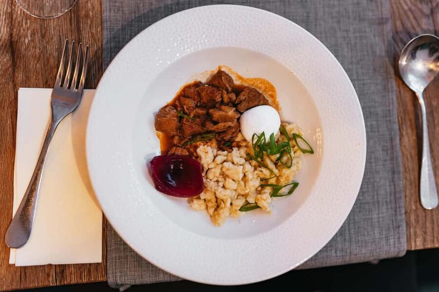Budapest: Guided Foodie Walking Tour with Food and Drinks - Why this food walk makes sense in Budapest