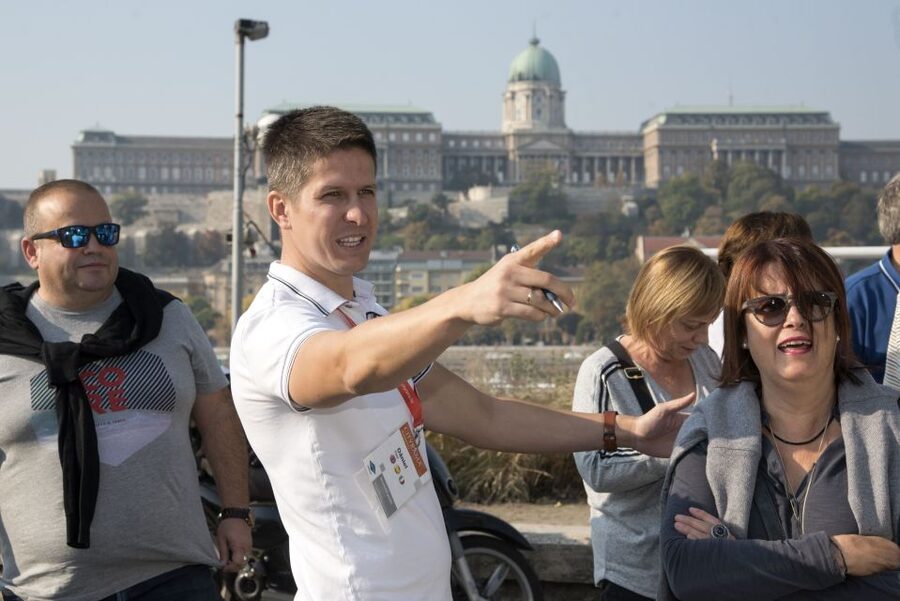 Budapest: Guided Walking Tour of Pest - Meeting at Molnár’s Kürtőskalács