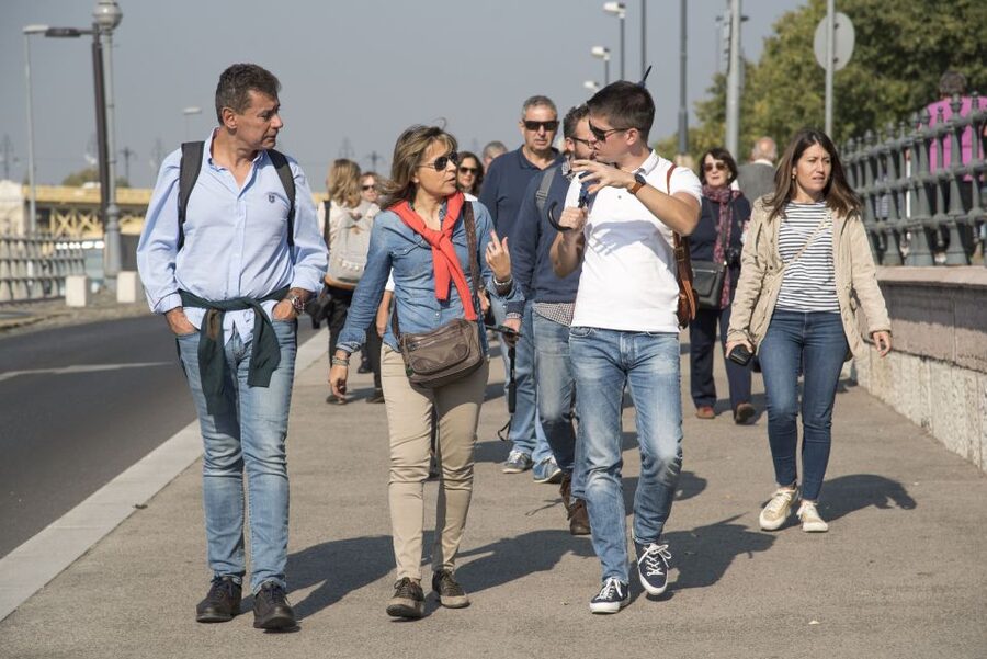 Budapest: Guided Walking Tour of Pest - Walking Toward Chain Bridge and the Danube Bank
