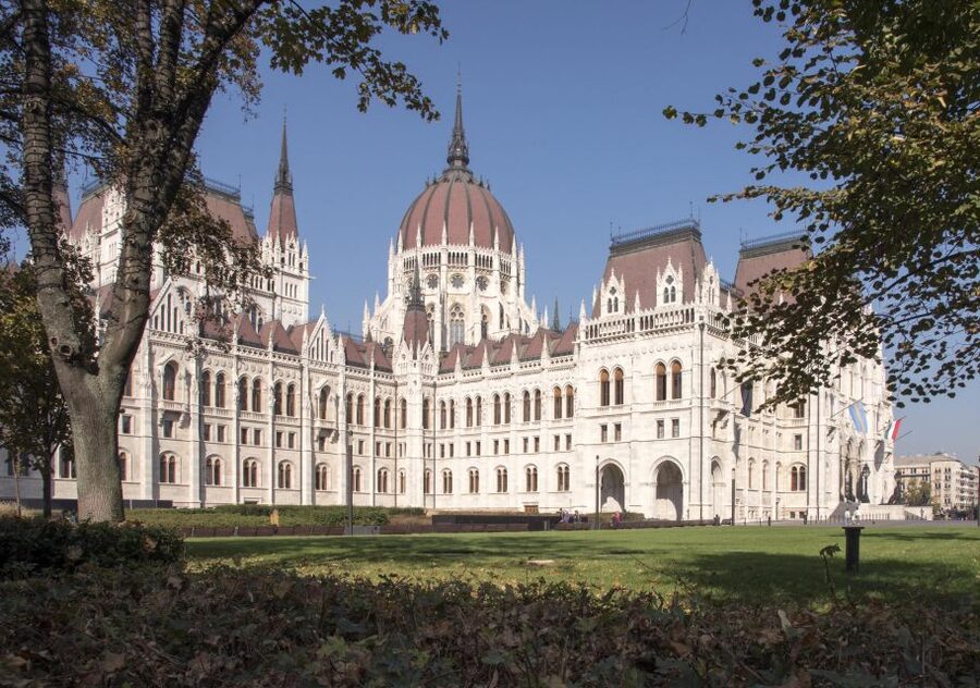 Budapest: Guided Walking Tour of Pest - St. Stephen’s Basilica and Budapest’s Grand Scale