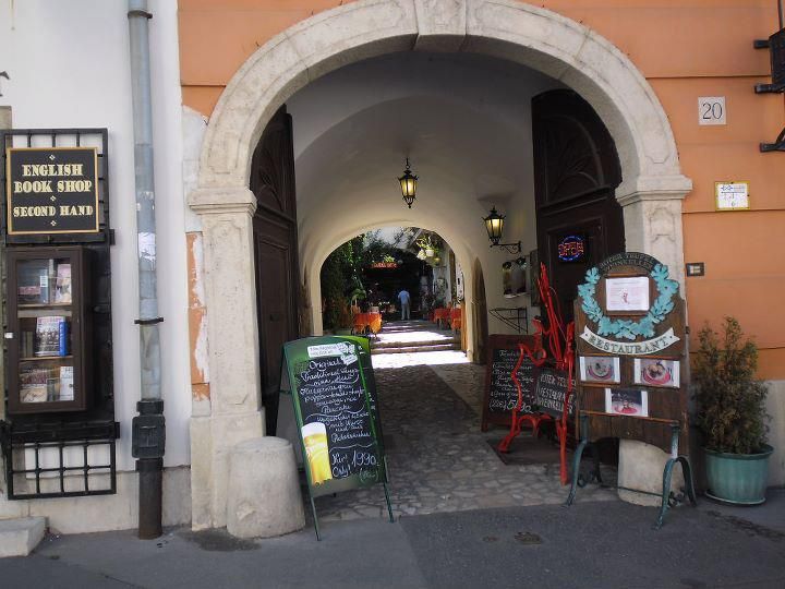 Budapest: Half-Day Highlights Small Group Private Tour - Who should book this four-hour tour?