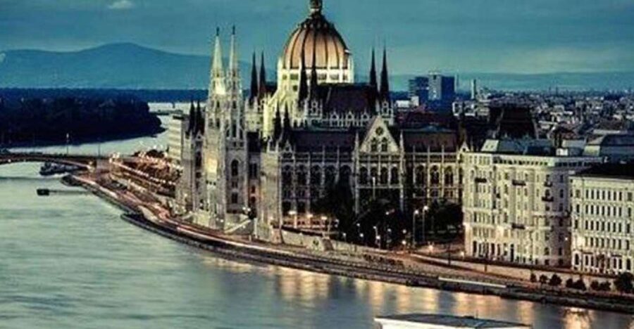Budapest: Half-Day Highlights Small Group Private Tour - The rooftop cocktail and the view at the end