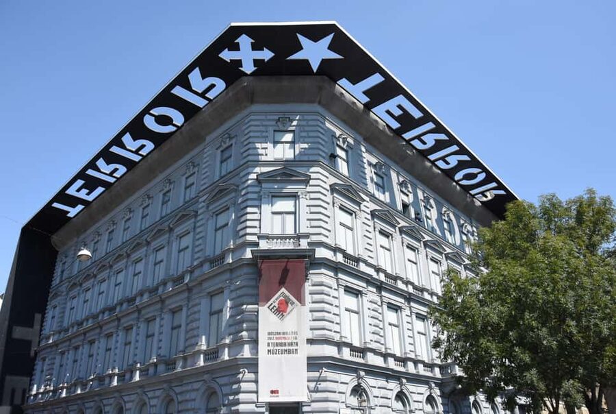 Budapest Half-Day Tour: Life Behind the Iron Curtain - Seeing Budapest Through Its Iron Curtain Reminders