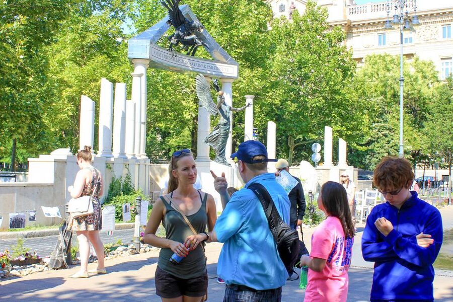 Budapest: Hammer & Sickle Communism Walking Tour - Hungary Behind the Iron Curtain