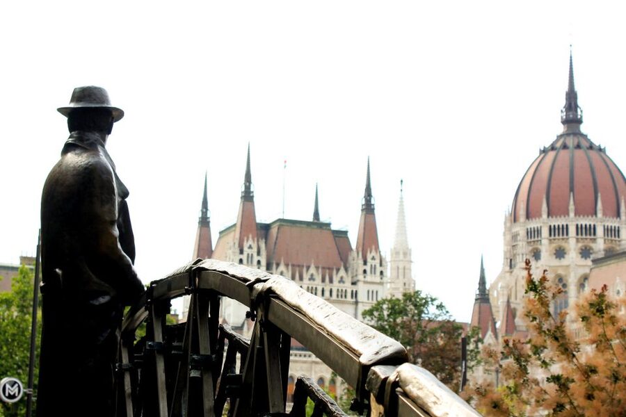 Budapest: Hammer & Sickle Communism Walking Tour - Walking Through Pest’s Smaller Streets