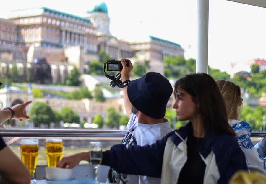 Budapest: Happy Hour Sightseeing Cruise - Choosing your time and your seat