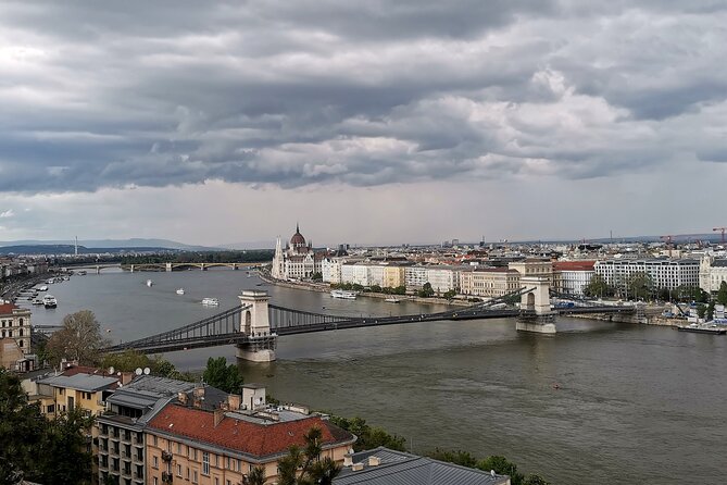 Budapest Highlights Private E-bike Tour - Riding the Danube promenade and crossing the Chain Bridge