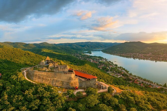Budapest Hike to Visegrád Castle w or wo Sauna/Danube beach - A private guide makes the pace more human