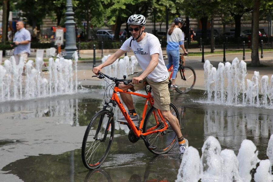 Budapest: Historic Downtown Bicycle Ride with Scenic Views - Why a bicycle is a smart way to see Budapest