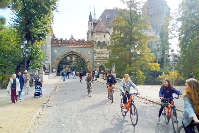 Budapest Historic Downtown Bicycle Tour in small groups - Who should book this ride?