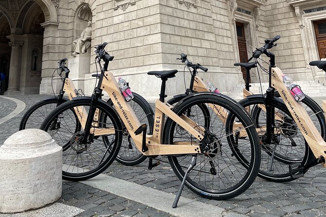 Budapest: Historic Downtown ride on E-Bicycles Buda & Pest - Across the Chain Bridge to Buda