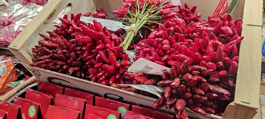 Budapest: Hungarian Cuisine in the Market Hall (german) - Why the Central Market Hall works so well