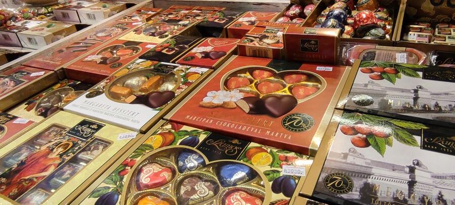 Budapest: Hungarian Cuisine in the Market Hall (german) - German language and accessibility notes