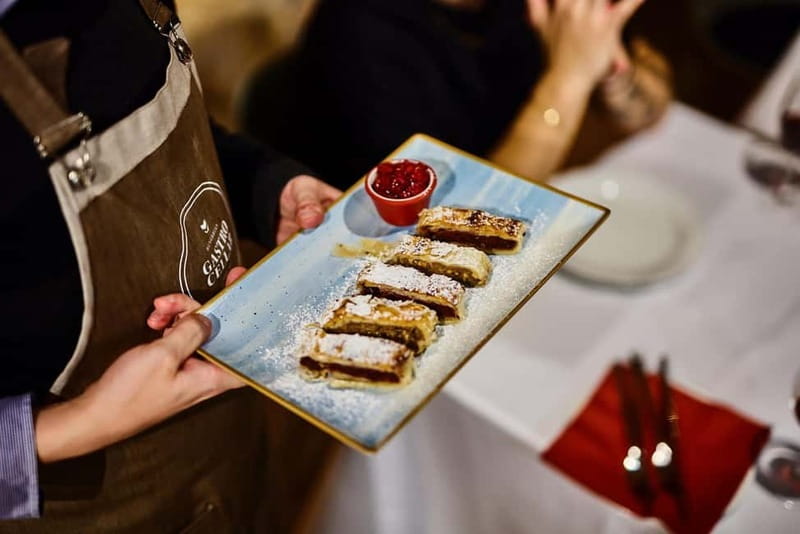 Budapest: Hungarian Folk Dance & Concert with Dinner Option - The intermission: a useful pause