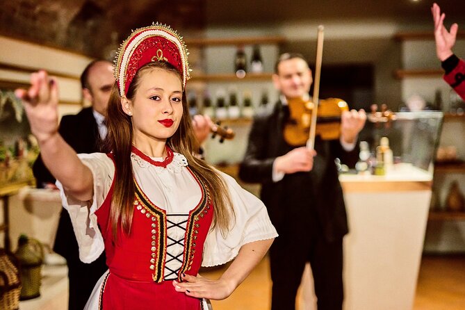 Budapest: Hungarian Folklore Dance Performance & Concert Ticket - The food and drink choices