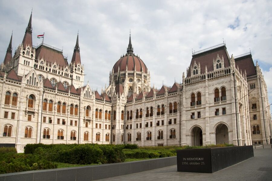 Budapest: Inner City Walking Tour in German - Starting in Elizabeth Park beside Budapest Eye