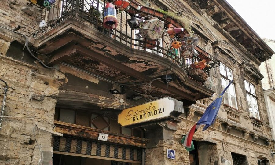 Budapest: Jewish District Private Walking Tour - Dohány Street and Europe’s largest synagogue