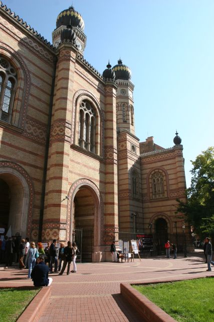 Budapest: Jewish Heritage Guided Tour with Synagogue Ticket - Rumbach Street Synagogue shows a different face of Budapest