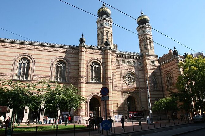 Budapest Jewish Heritage Memorial Walking Tour & Synagogue Entry - The Jewish Museum and Everyday Religious Life