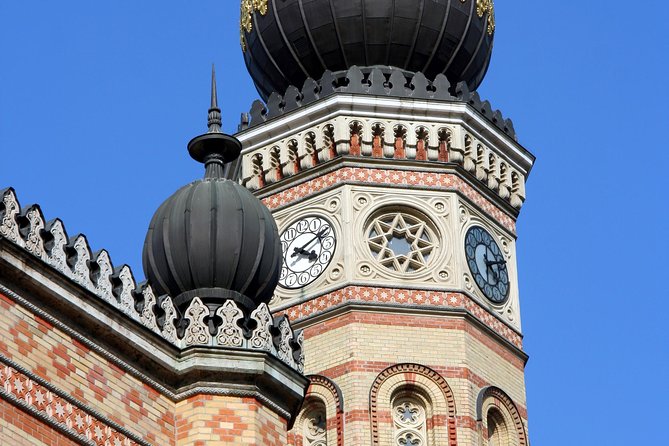 Budapest Jewish Heritage Memorial Walking Tour & Synagogue Entry - A Kosher Sweet at the End