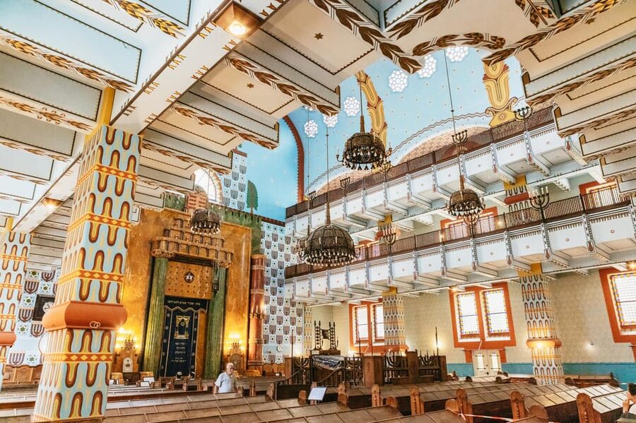 Budapest: Jewish History Guided Walking Tour with Historian - Starting at Deák Ferenc tér