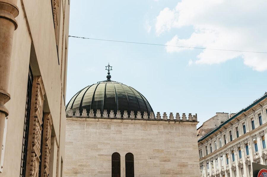 Budapest: Jewish History Guided Walking Tour with Historian - Raoul Wallenberg, Carl Lutz, and the people who helped