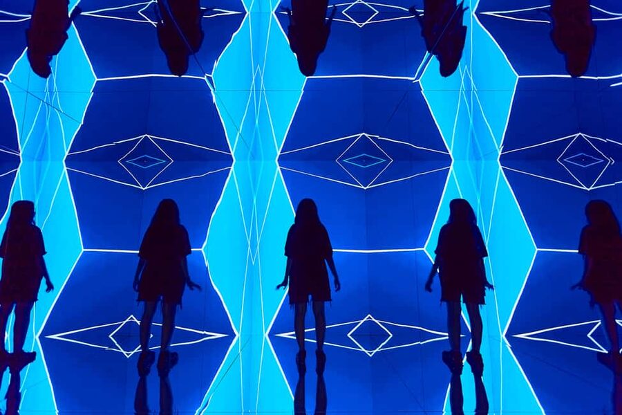Budapest: Light Art Museum - Immersive New Media Experience - The light installations and optical effects