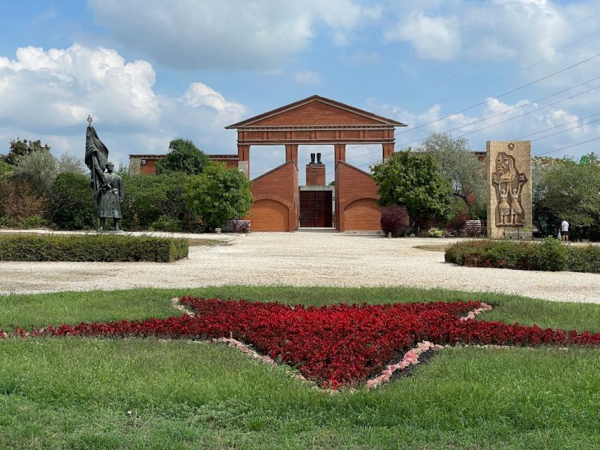 Budapest: Memento Park and Icons of Communism Guided Tour - Why Memento Park matters in Budapest