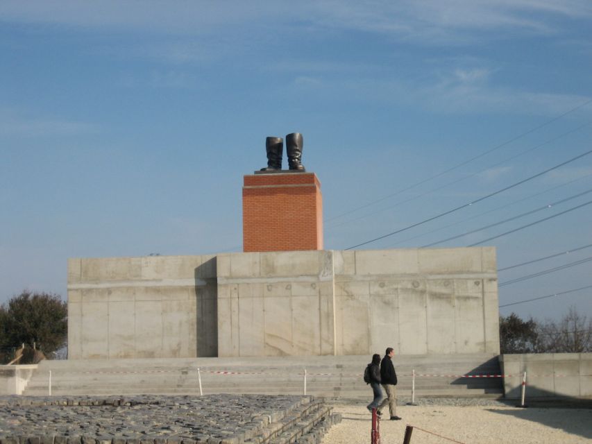 Budapest: Memento Park and Icons of Communism Guided Tour - What makes the guide important