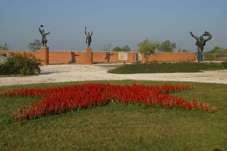 Budapest: Memento Park Ticket - Reading the giant socialist monuments