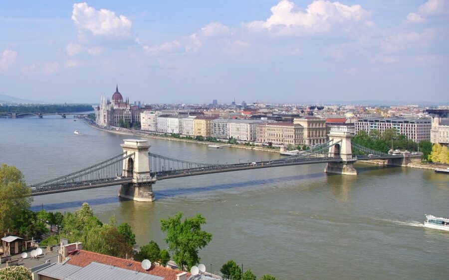 Budapest: Multilingual Highlights Tour - Liberty Squares hard lessons