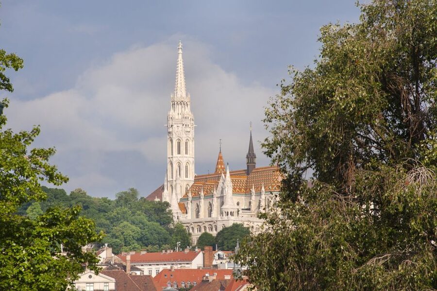 Budapest: Multilingual Highlights Tour - Who should book this Budapest tour?