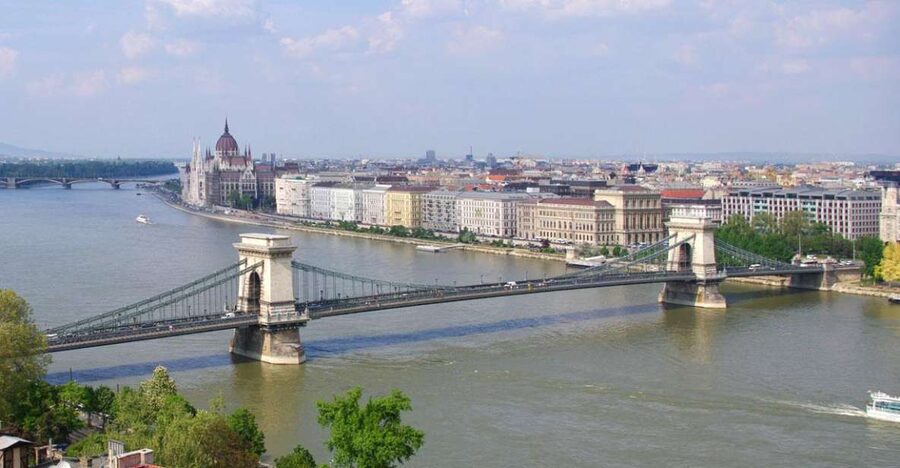 Budapest: Multilingual Highlights Tour - Parliament from the Danube side of Pest
