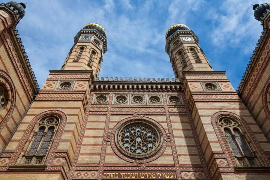 Budapest Old Jewish Quarter History Private Walking Tour - Dohány Street Synagogue and Budapest’s Jewish Triangle
