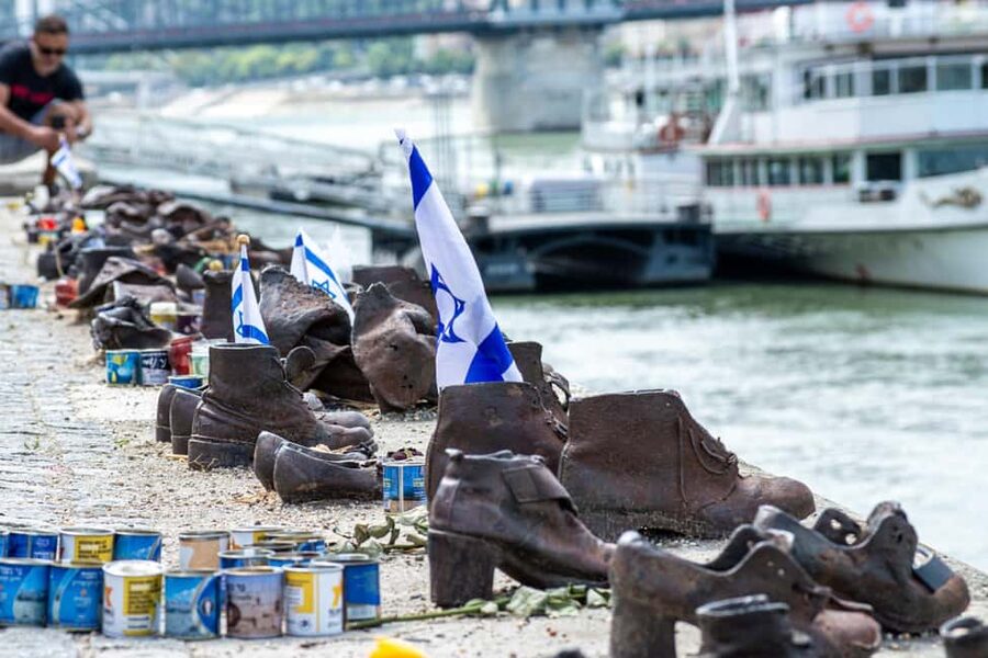 Budapest Old Jewish Quarter History Private Walking Tour - The Ghetto Memorial Wall and the weight of wartime history