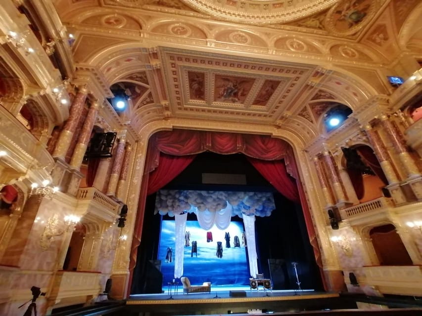 Budapest: Opera House Guided Tour - A short opera performance at the end